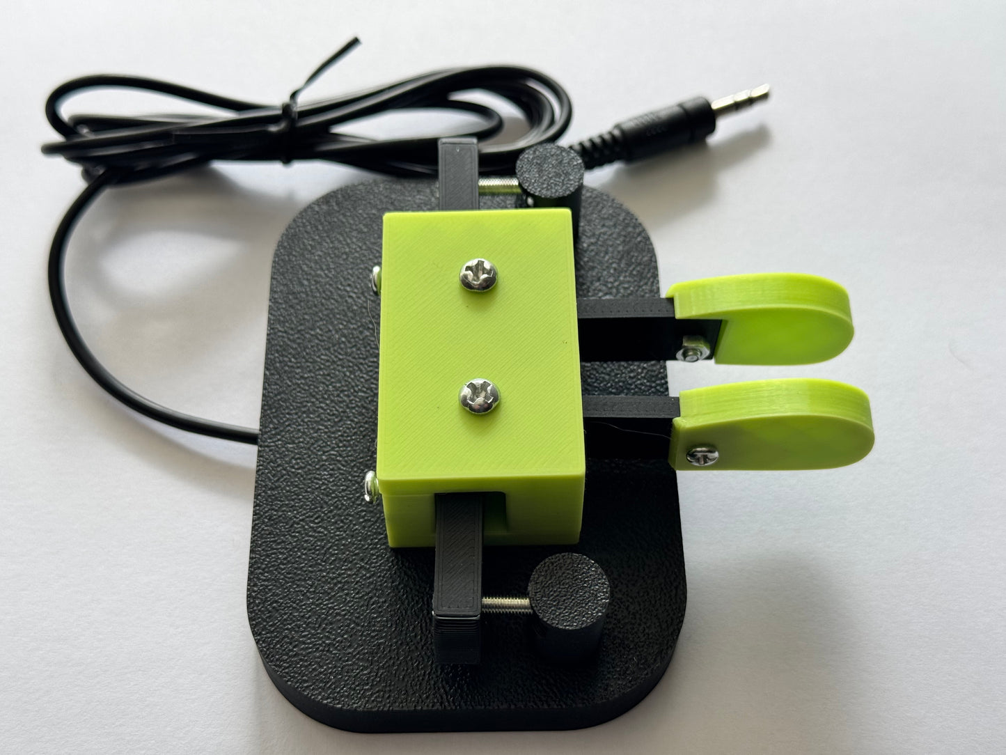 Iambic paddle keyer for Morse Code (CW)