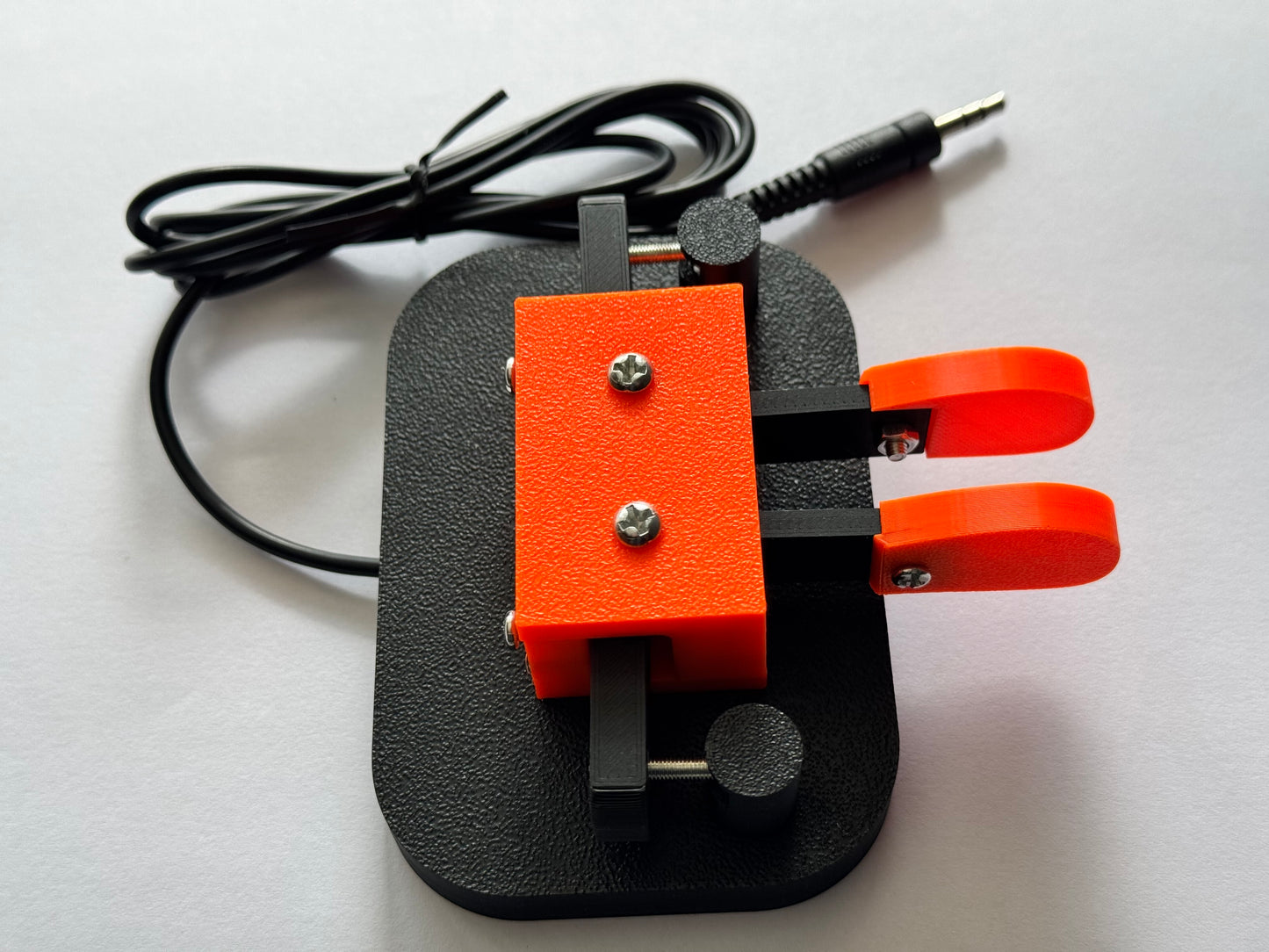 Iambic paddle keyer for Morse Code (CW)