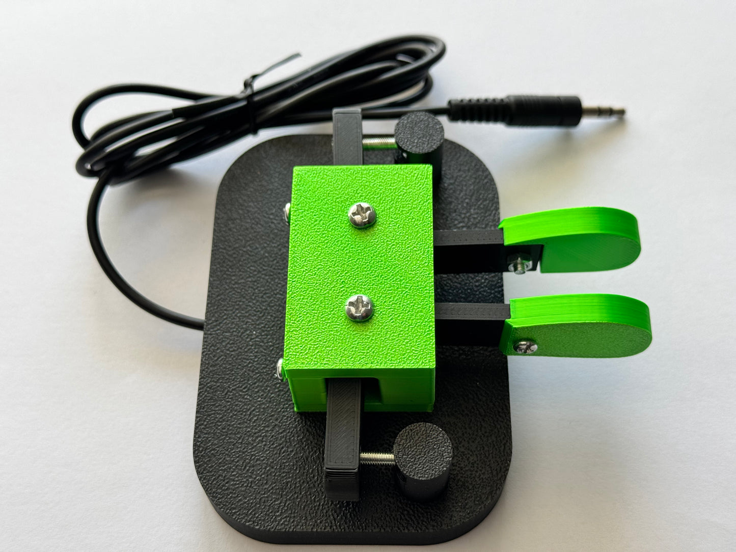 Iambic paddle keyer per Codice Morse (CW)