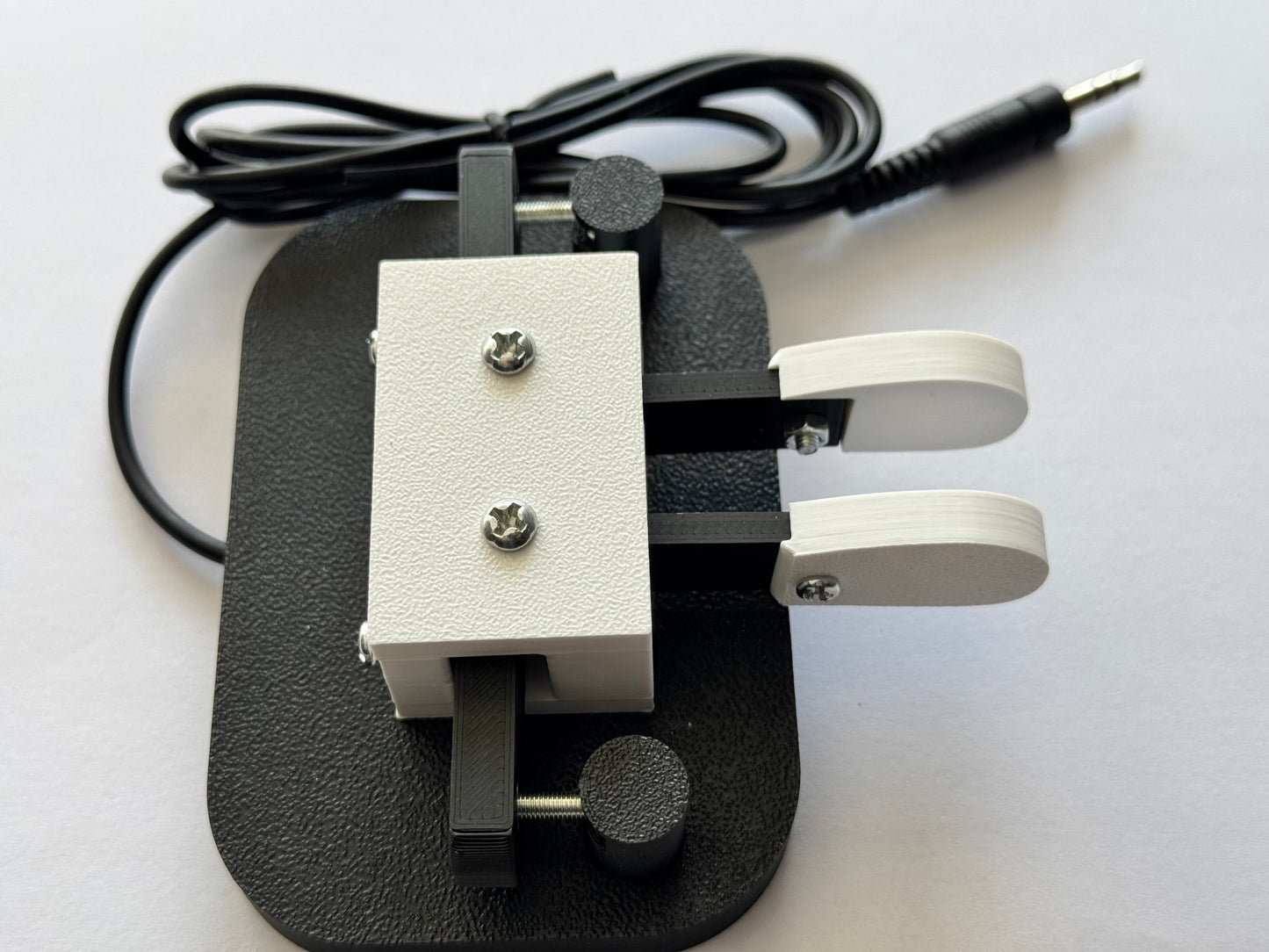 Iambic paddle keyer per Codice Morse (CW)