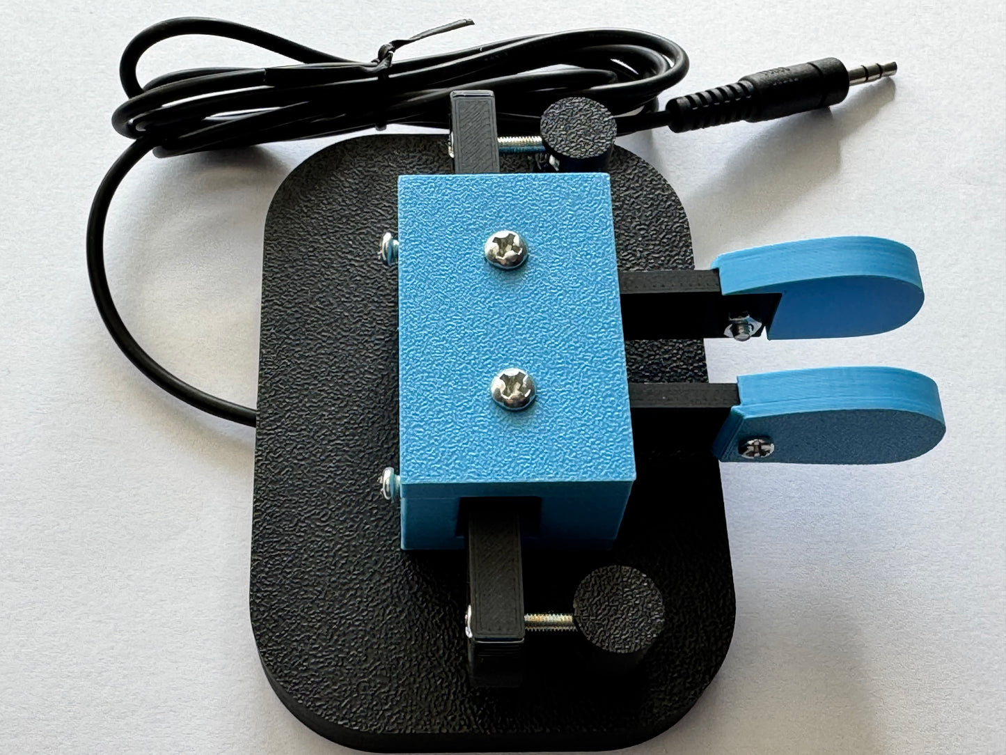 Iambic paddle keyer per Codice Morse (CW)