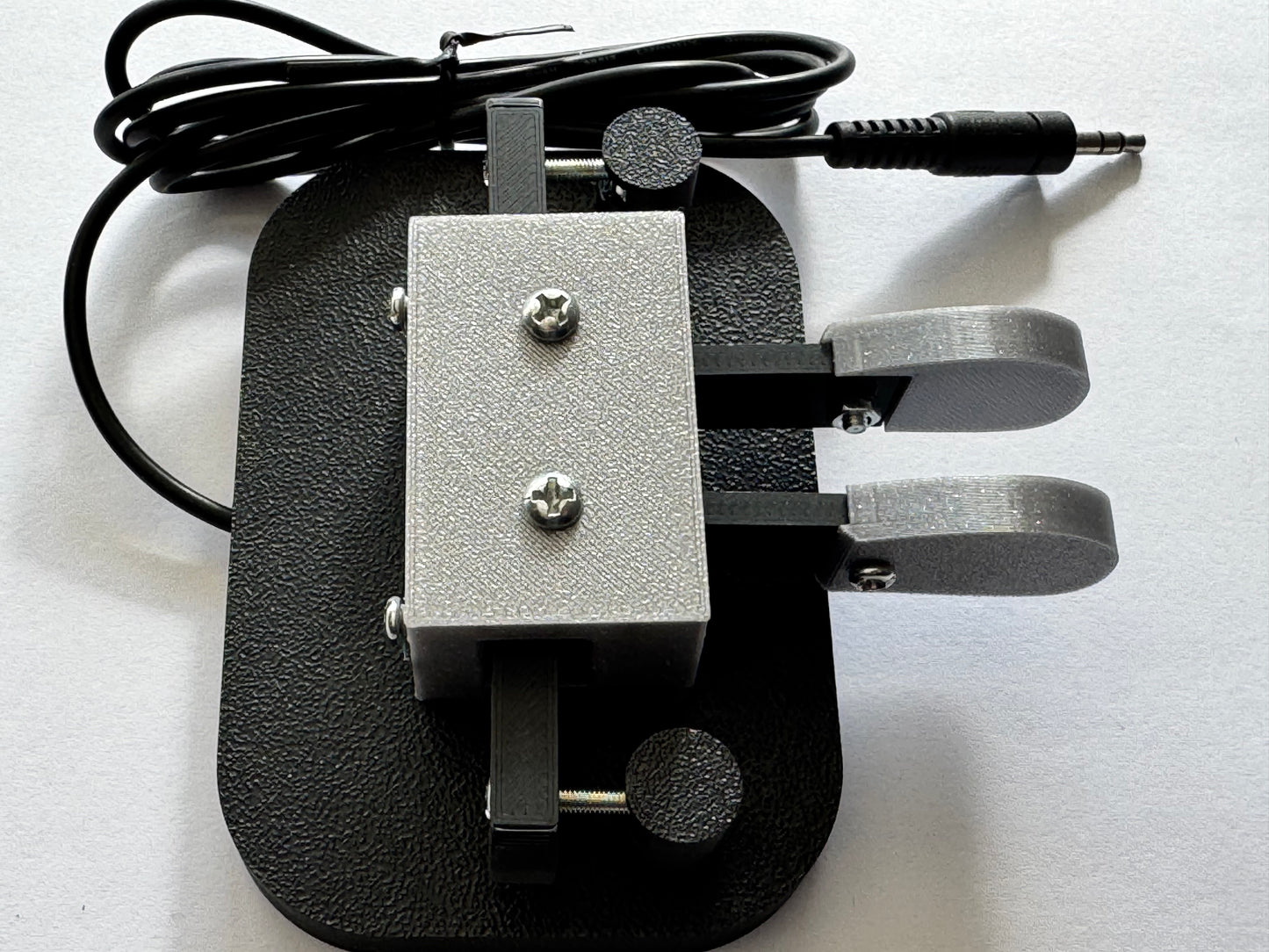 Iambic paddle keyer per Codice Morse (CW)